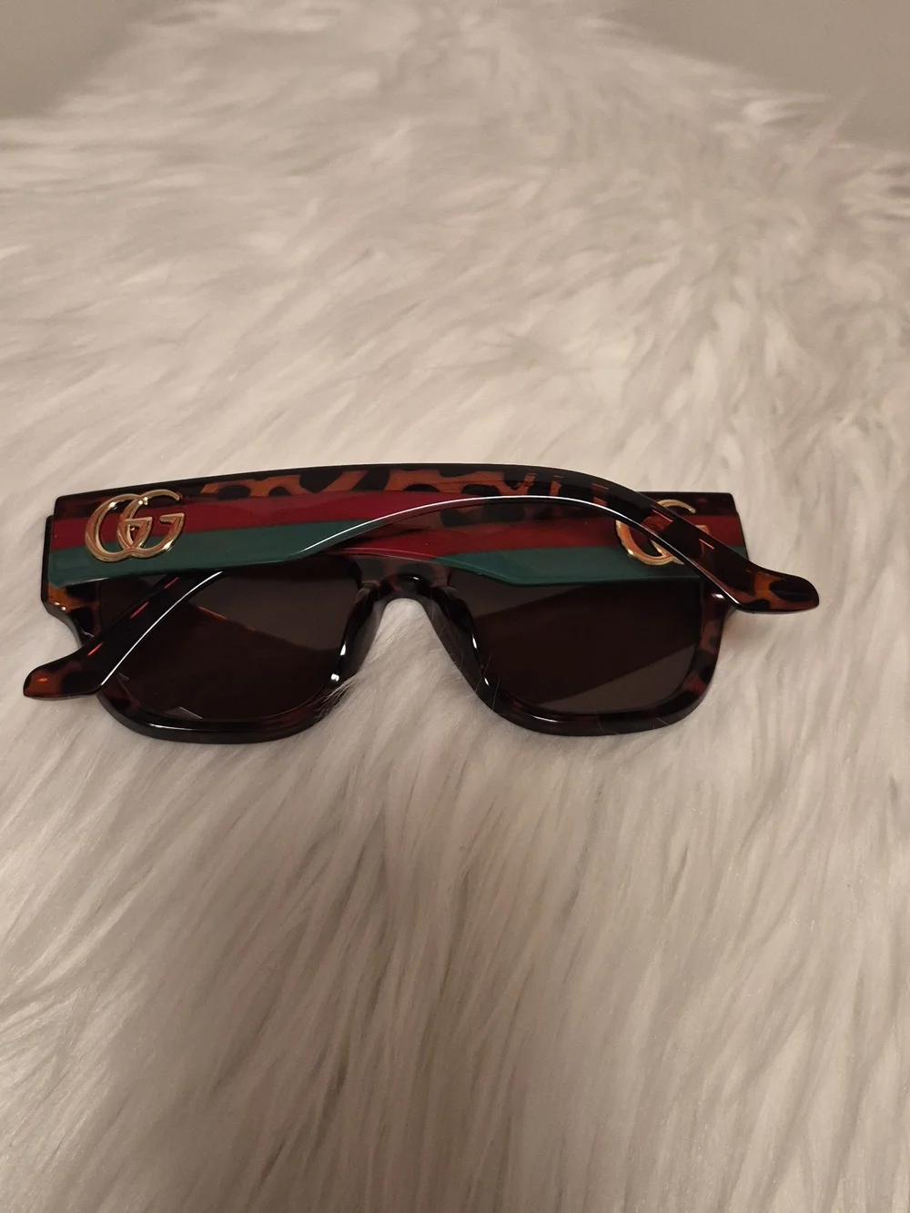 GG-Style Women’s Tortoiseshell Sunglasses with Green and Red Accent